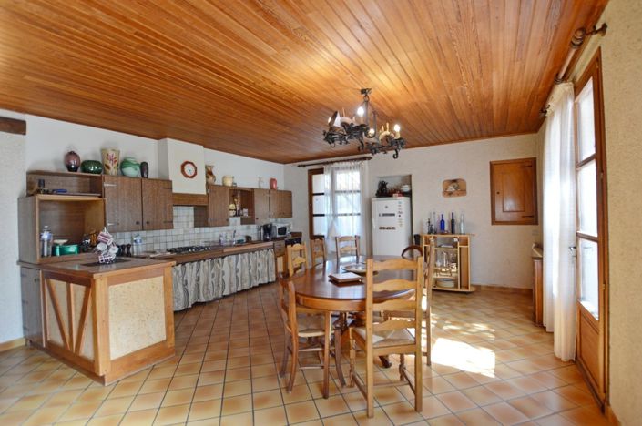 Image No.10-5 Bed Property for sale