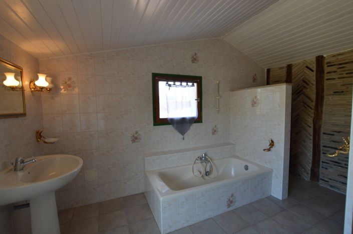 Image No.15-7 Bed Property for sale