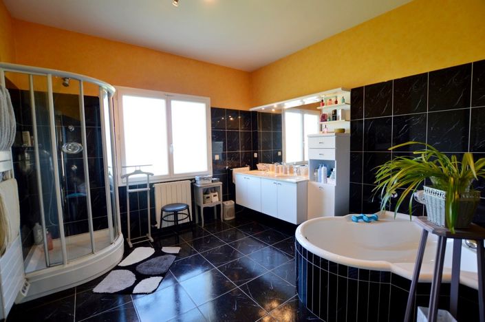 Image No.16-3 Bed Country House for sale