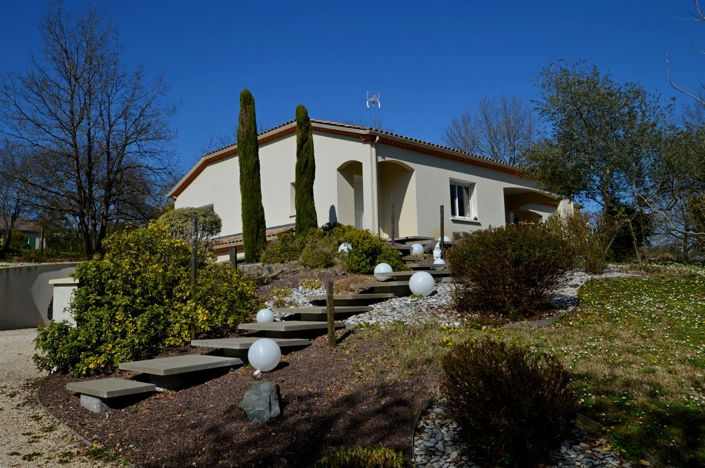 Image No.1-4 Bed Property for sale