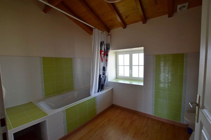 Image No.17-3 Bed Property for sale