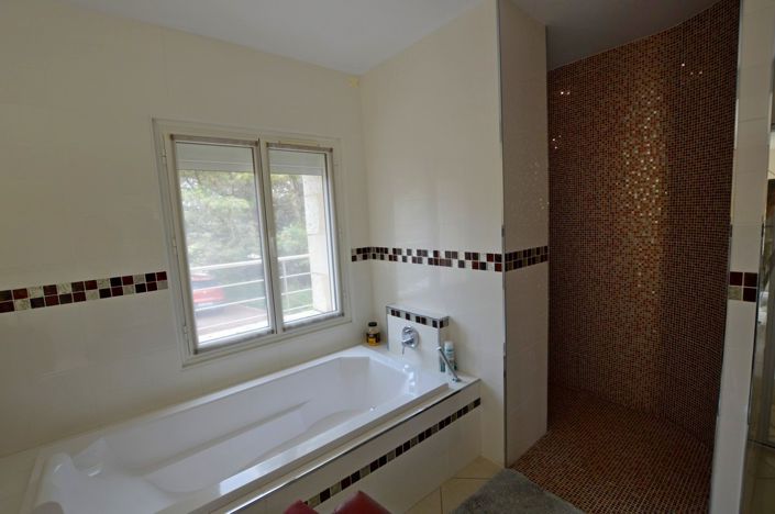 Image No.13-4 Bed Property for sale