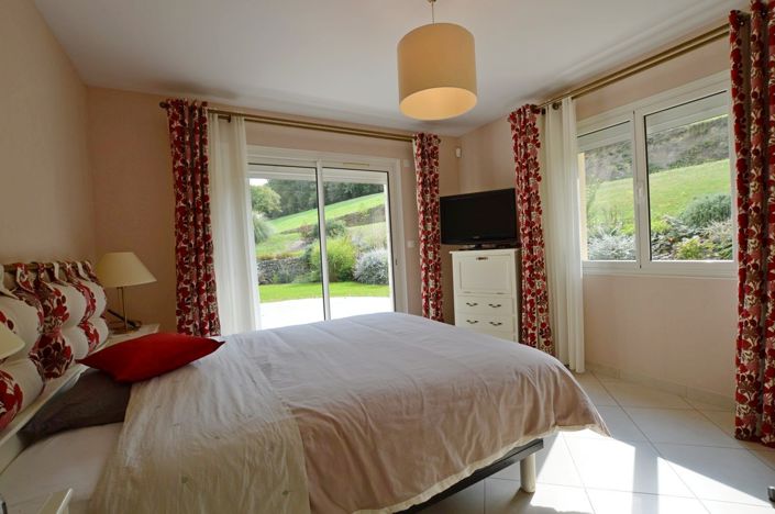 Image No.15-4 Bed Property for sale