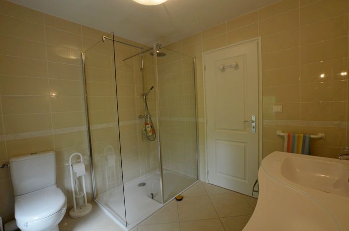 Image No.17-4 Bed Property for sale