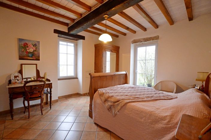 Image No.12-4 Bed Property for sale