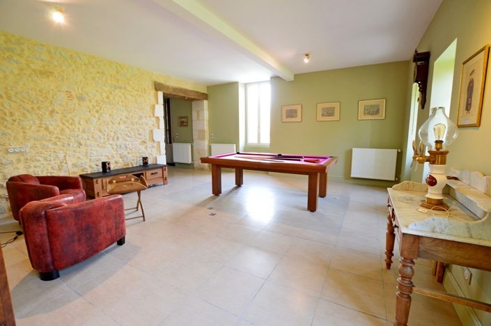 Image No.10-7 Bed Property for sale