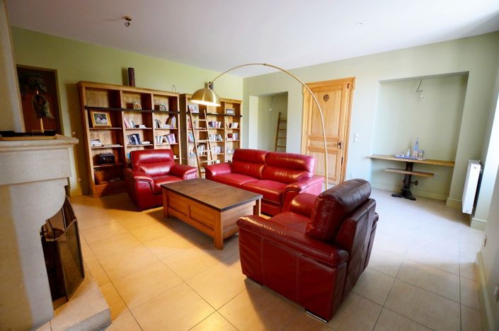 Image No.11-7 Bed Property for sale