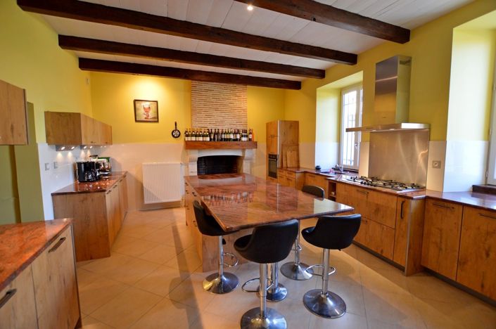 Image No.12-7 Bed Property for sale