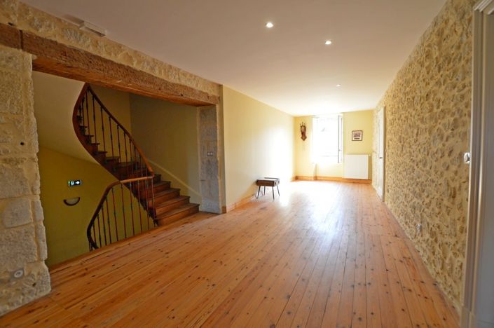 Image No.15-7 Bed Property for sale