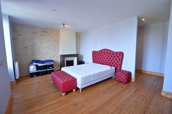 Image No.19-7 Bed Property for sale