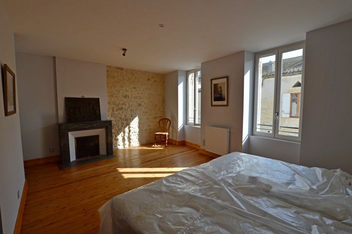 Image No.21-7 Bed Property for sale