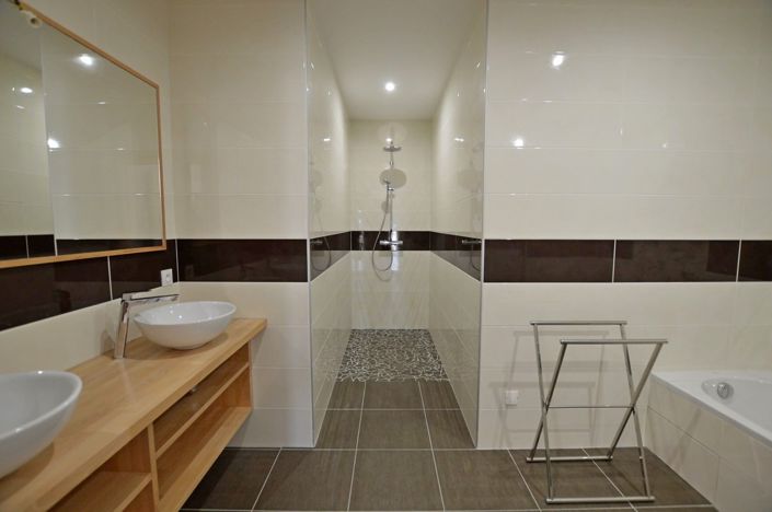 Image No.22-7 Bed Property for sale