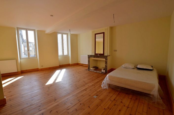 Image No.23-7 Bed Property for sale