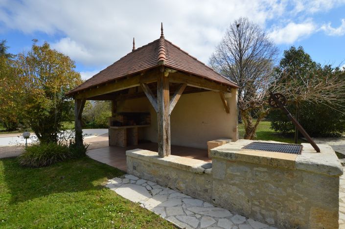 Image No.8-7 Bed Property for sale