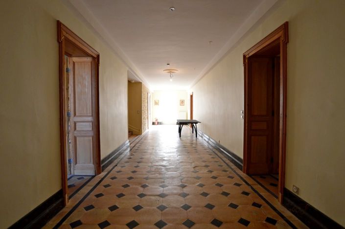 Image No.9-7 Bed Property for sale