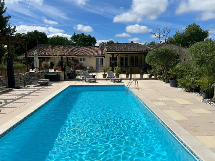 Image No.1-6 Bed Property for sale
