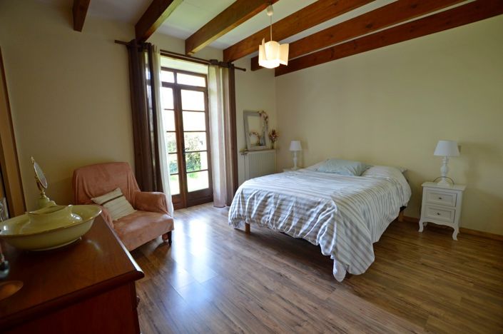 Image No.13-6 Bed Property for sale