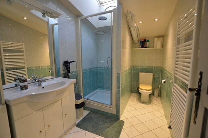 Image No.19-6 Bed Property for sale