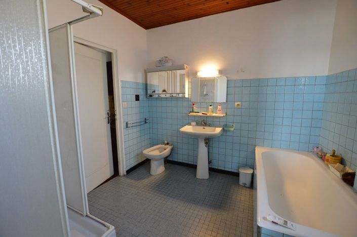 Image No.10-5 Bed Country House for sale