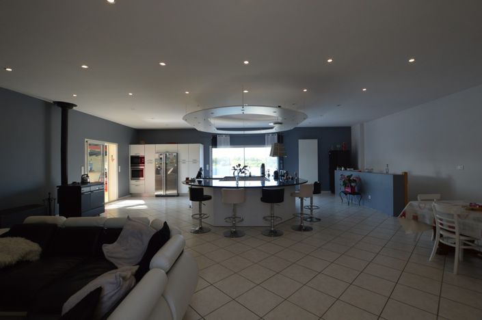 Image No.11-3 Bed Country House for sale