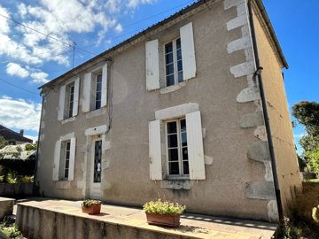 1 - Duras, Village House