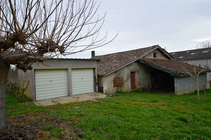 Image No.17-3 Bed Farmhouse for sale