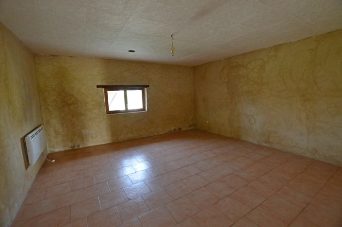 Image No.11-3 Bed Farmhouse for sale