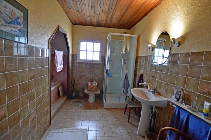 Image No.11-3 Bed Property for sale