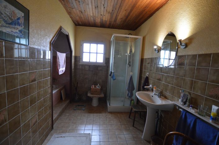 Image No.9-3 Bed Property for sale