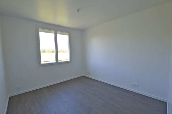 Image No.10-4 Bed Country House for sale