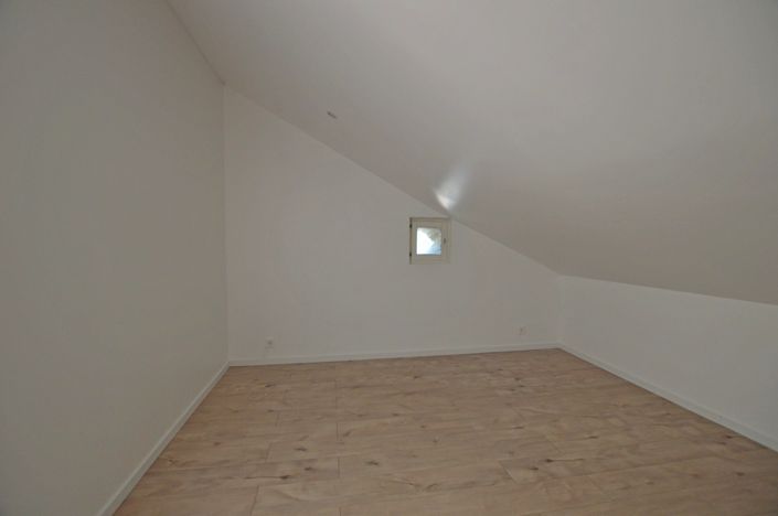 Image No.17-4 Bed Country House for sale