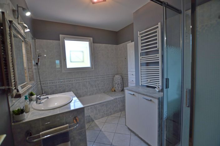 Image No.17-3 Bed Country House for sale