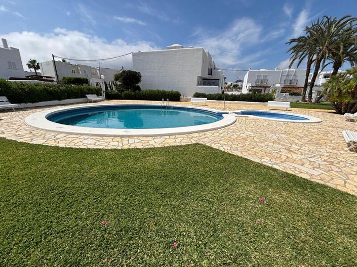 Image No.1-3 Bed Townhouse for sale