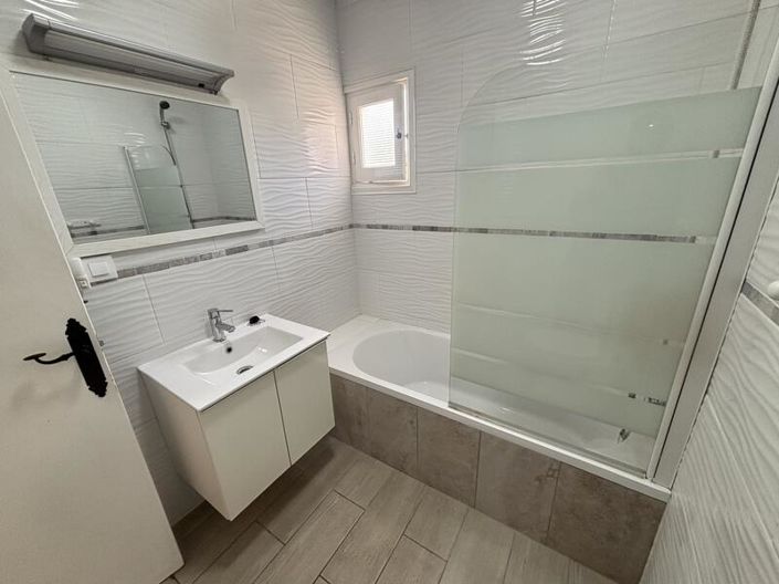 Image No.20-2 Bed Apartment for sale
