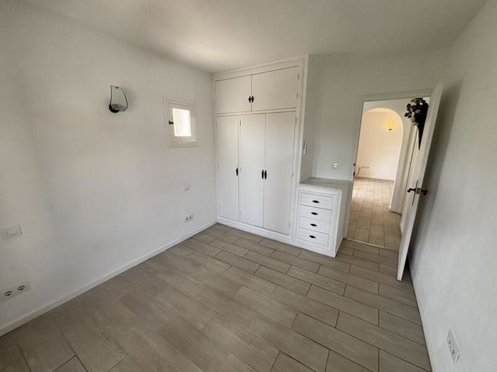 Image No.22-2 Bed Apartment for sale