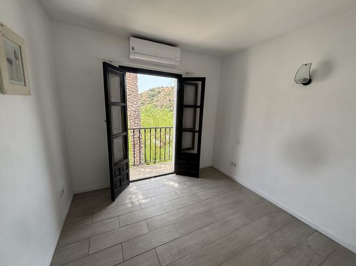 Image No.23-2 Bed Apartment for sale