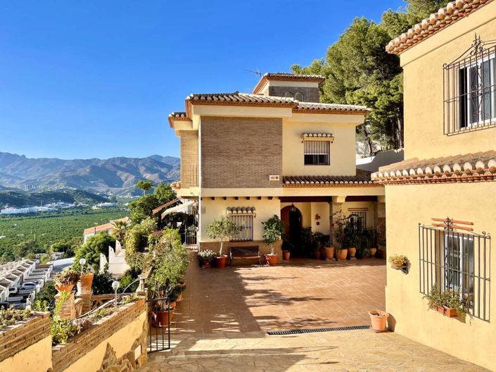 Image No.1-4 Bed Villa for sale