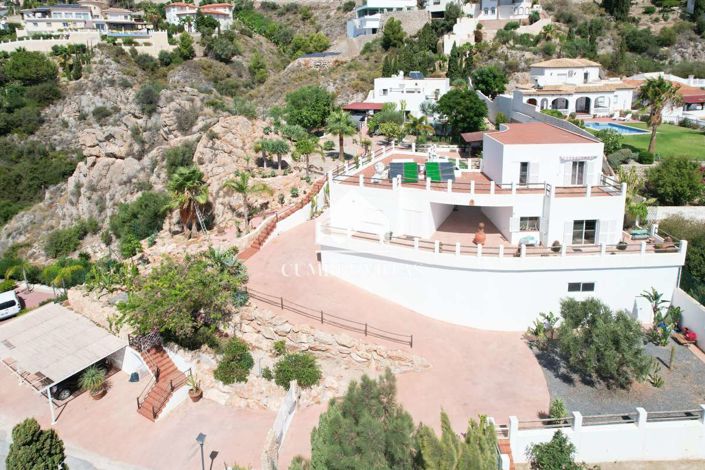 Image No.100-8 Bed Villa for sale