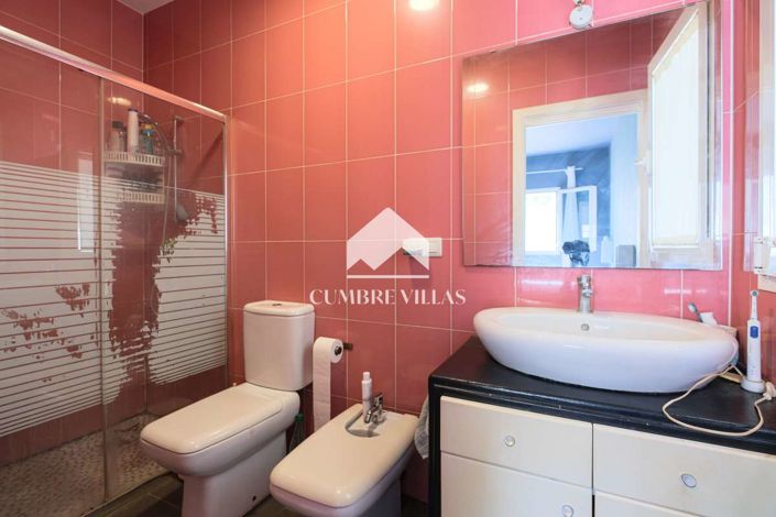 Image No.79-8 Bed Villa for sale