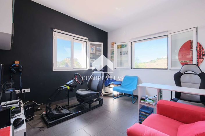 Image No.83-8 Bed Villa for sale