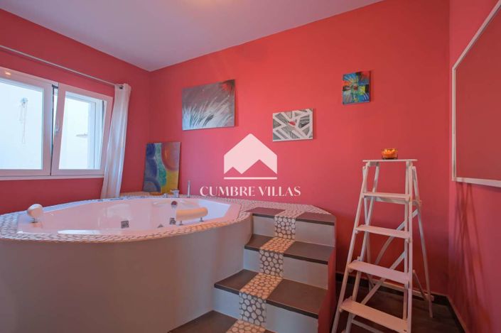 Image No.90-8 Bed Villa for sale