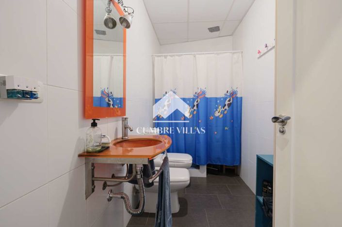 Image No.94-8 Bed Villa for sale