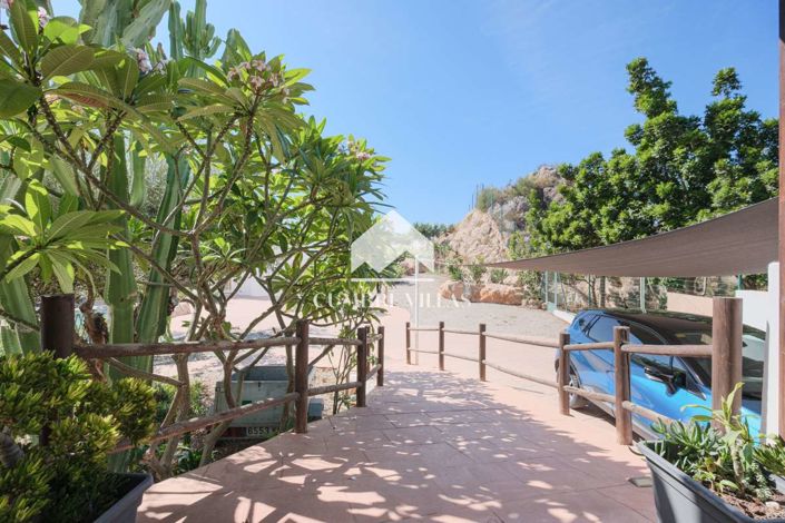 Image No.95-8 Bed Villa for sale