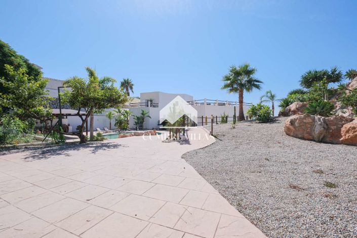 Image No.96-8 Bed Villa for sale