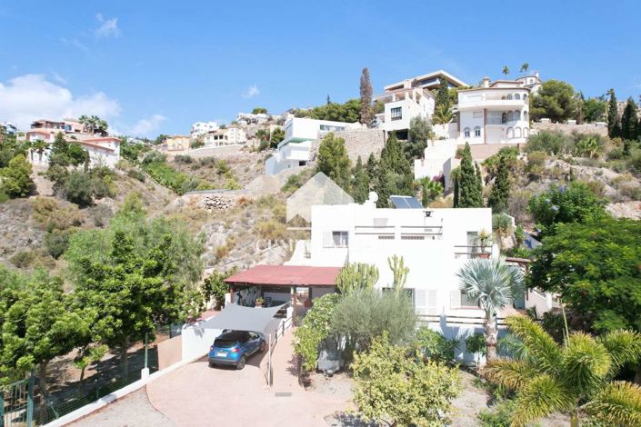 Image No.99-8 Bed Villa for sale