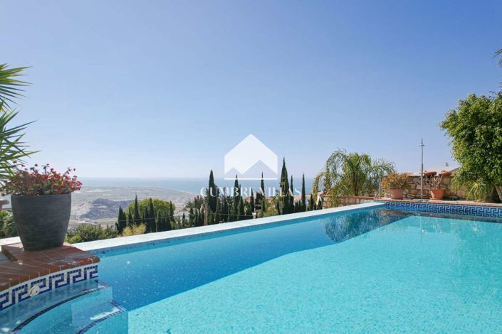 Image No.2-4 Bed Villa for sale