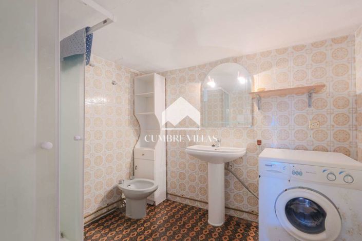 Image No.57-5 Bed Villa for sale