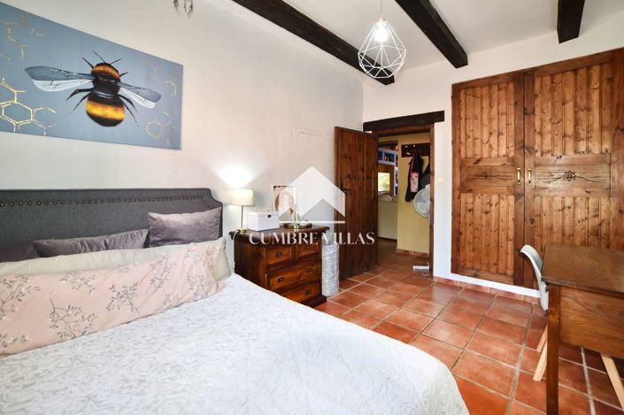 Image No.24-6 Bed Country House for sale