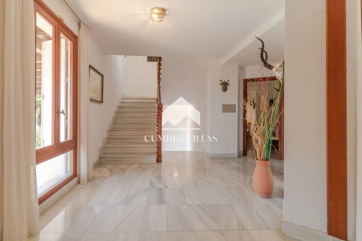 Image No.101-11 Bed Villa for sale