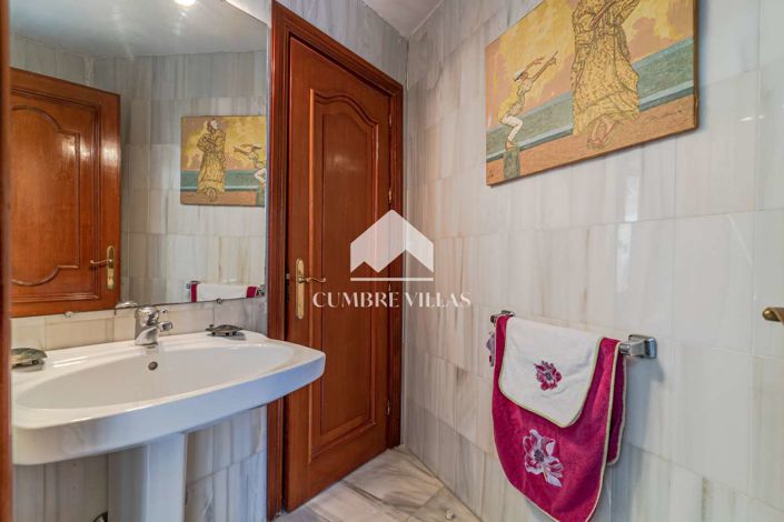 Image No.13-11 Bed Villa for sale